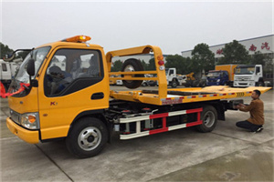 吐鲁番哪里有拖车服务