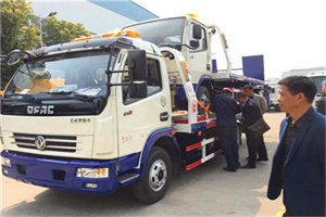 吐鲁番汽车道路救援拖车价格